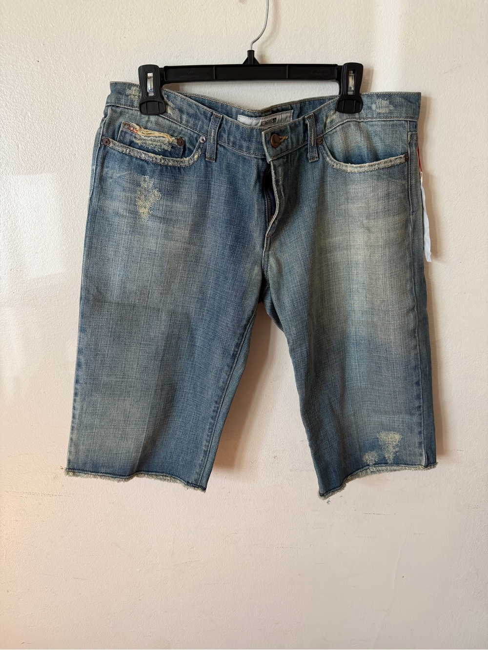 Joe's Jeans Light Blue Distressed women”s Denim Capri shorts Sz 32